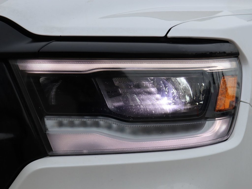 2023 Ram 1500 LARAMIE NIGHT EDITION IN BRIGHT WHITE EQUIPPED WITH A 5.7L HEMI V8 W/ETORQUE , 4X4 , 8SPD AUTO , 125L TANK , PWR RUNNING BOARDS-3