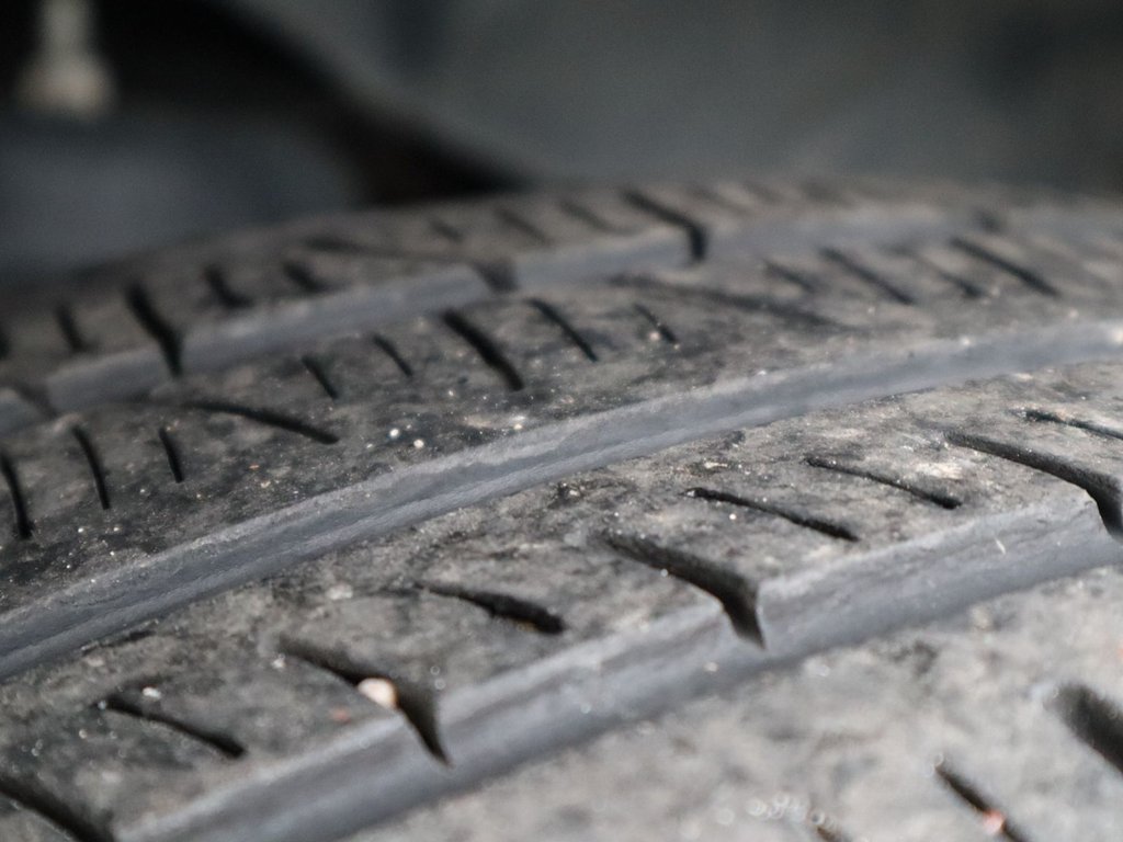 2023 Ram 1500 LARAMIE NIGHT EDITION IN BRIGHT WHITE EQUIPPED WITH A 5.7L HEMI V8 W/ETORQUE , 4X4 , 8SPD AUTO , 125L TANK , PWR RUNNING BOARDS-5