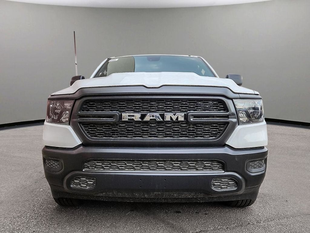 2023 Ram 1500 TRADESMAN IN BRIGHT WHITE EQUIPPED WITH A 5.7L HEMI V8 W/ETORQUE , 4X4 , 8SPD AUTO , TRADESMAN LVL 1 , HITCH RECEIVER , BACKUP C-1