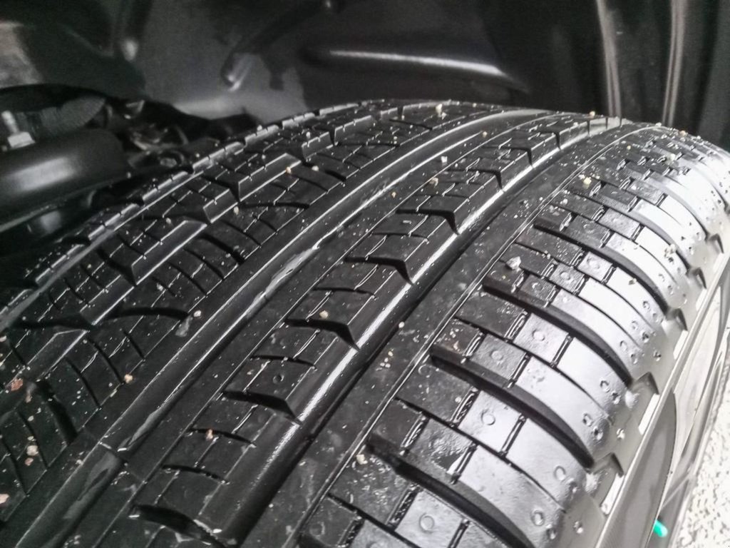 2024 Ram 1500 SPORT NIGHT EDITION IN BILLET SILVER EQUIPPED WITH A 5.7L HEMI V8 W/ETORQUE , 4X4 , 8SPD AUTO , BSM/RCPD , 125L TANK , SPORT HOO-6