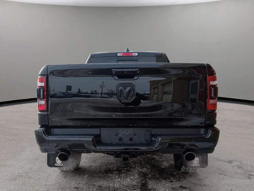 2024 Ram 1500 SPORT IN DIAMOND BLACK EQUIPPED WITH A 5.7L HEMI V8 W/ETORQUE , 4X4 , 8SPD AUTO , 125L TANK , SPORT HOOD , PANORAMIC SUNROOF , R-4