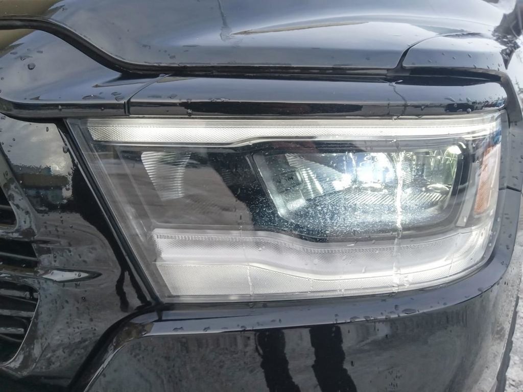 2024 Ram 1500 SPORT IN DIAMOND BLACK EQUIPPED WITH A 5.7L HEMI V8 W/ETORQUE , 4X4 , 8SPD AUTO , 125L TANK , SPORT HOOD , PANORAMIC SUNROOF , R-7