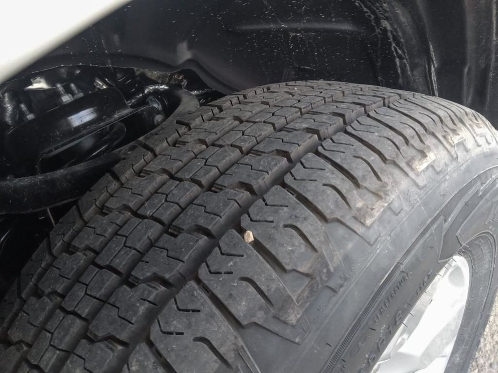 2025 Ram 1500 BIG HORN IN BRIGHT WHITE EQUIPPED WITH A 3.0L HURRICANE TWIN TURBO I6 , 4X4 , 8SPD AUTO , TRAILER BRAKE CONTROL , PROTECTION GRO-6