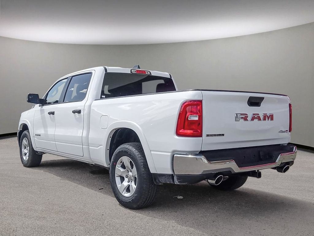 2025 Ram 1500 BIG HORN IN BRIGHT WHITE EQUIPPED WITH A 3.0L HURRICANE TWIN TURBO I6 , 4X4 , 8SPD AUTO , TRAILER BRAKE CONTROL , PROTECTION GRO-3