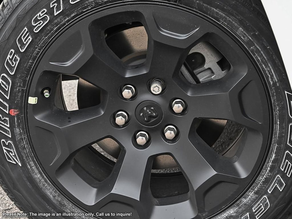 2025 Ram 1500 BIG HORN NIGHT EDITION IN BRIGHT WHITE EQUIPPED WITH A 3.6L V6 W/ETORQUE , 4X4 , 8SPD AUTO , BIG HORN LVL 2 , ALPINE AUDIO , 12I-7