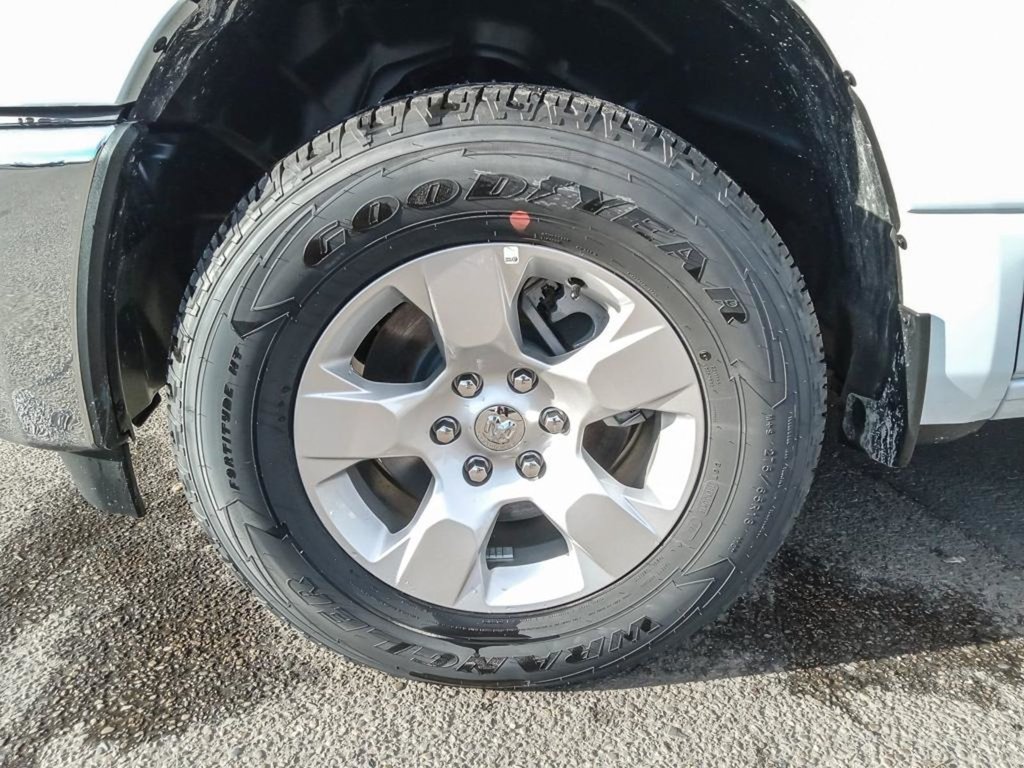 2025 Ram 1500 SXT TRADESMAN IN BRIGHT WHITE EQUIPPED WITH A 3.6L V6 W/ETORQUE , 4X4 , 8SPD AUTO , TRADESMAN LVL 1 , SXT APPEARANCE GROUP , AC-5