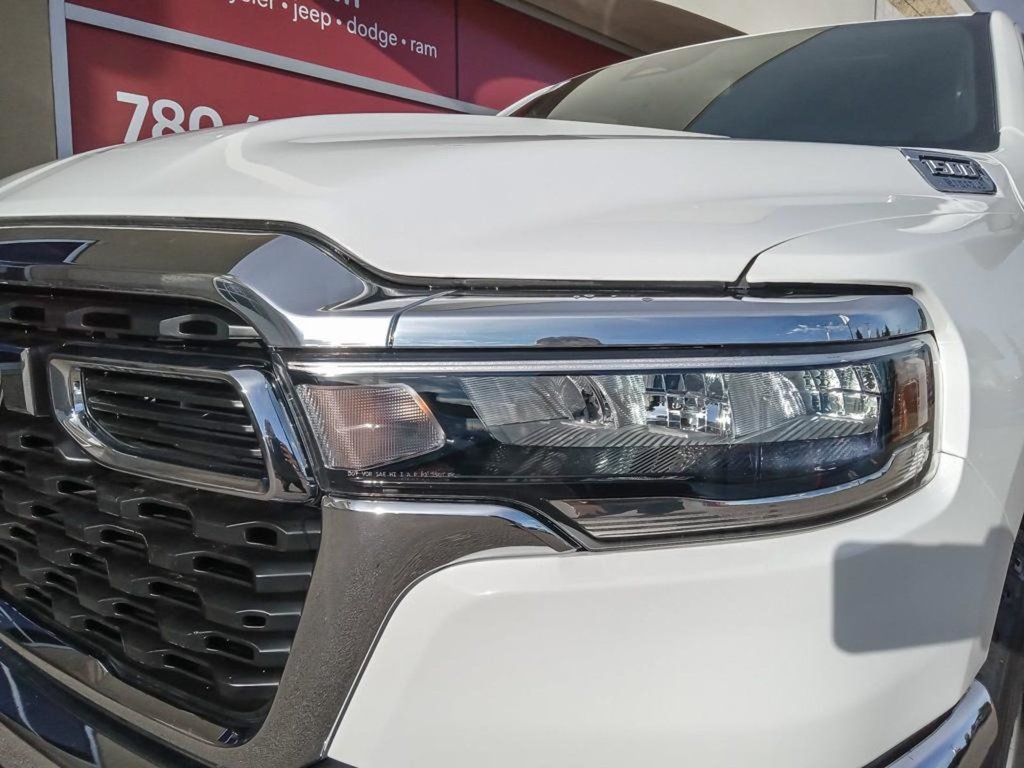 2025 Ram 1500 SXT TRADESMAN IN BRIGHT WHITE EQUIPPED WITH A 3.6L V6 W/ETORQUE , 4X4 , 8SPD AUTO , TRADESMAN LVL 1 , SXT APPEARANCE GROUP , AC-7