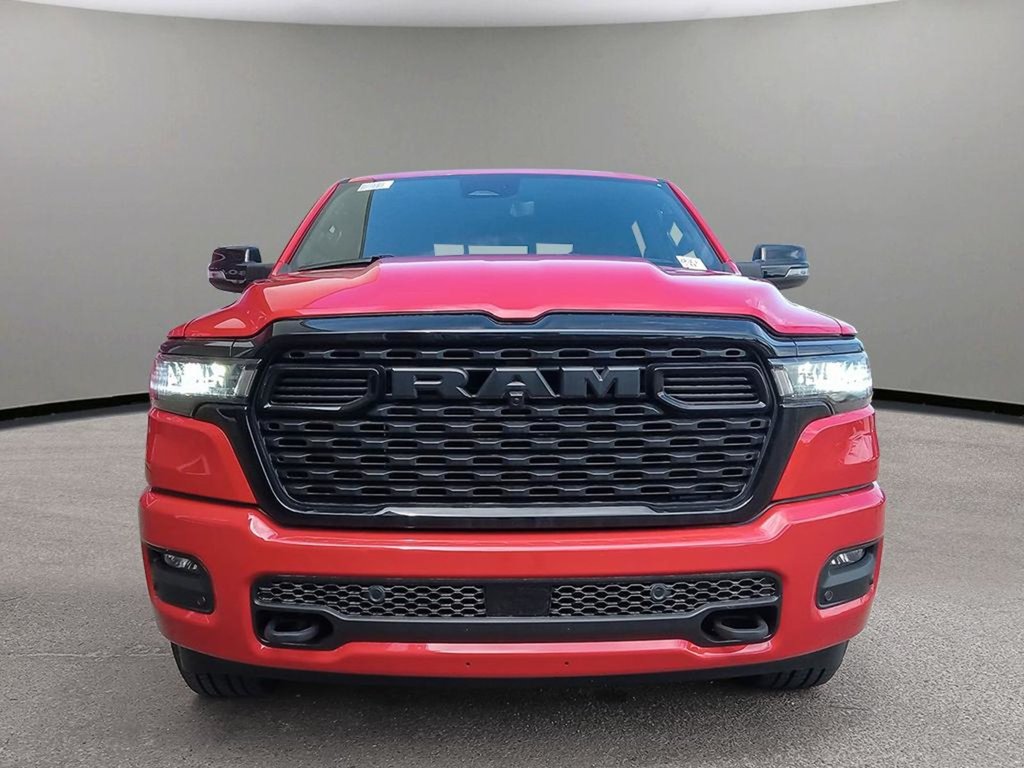 2025 Ram 1500 BIG HORN NIGHT EDITION IN FLAME RED EQUIPPED WITH A 3.0L TWIN TURBO I6 , 4X4 , 8SPD AUTO , 125L TANK , PANO SUNROOF , TONNEAU CO-1