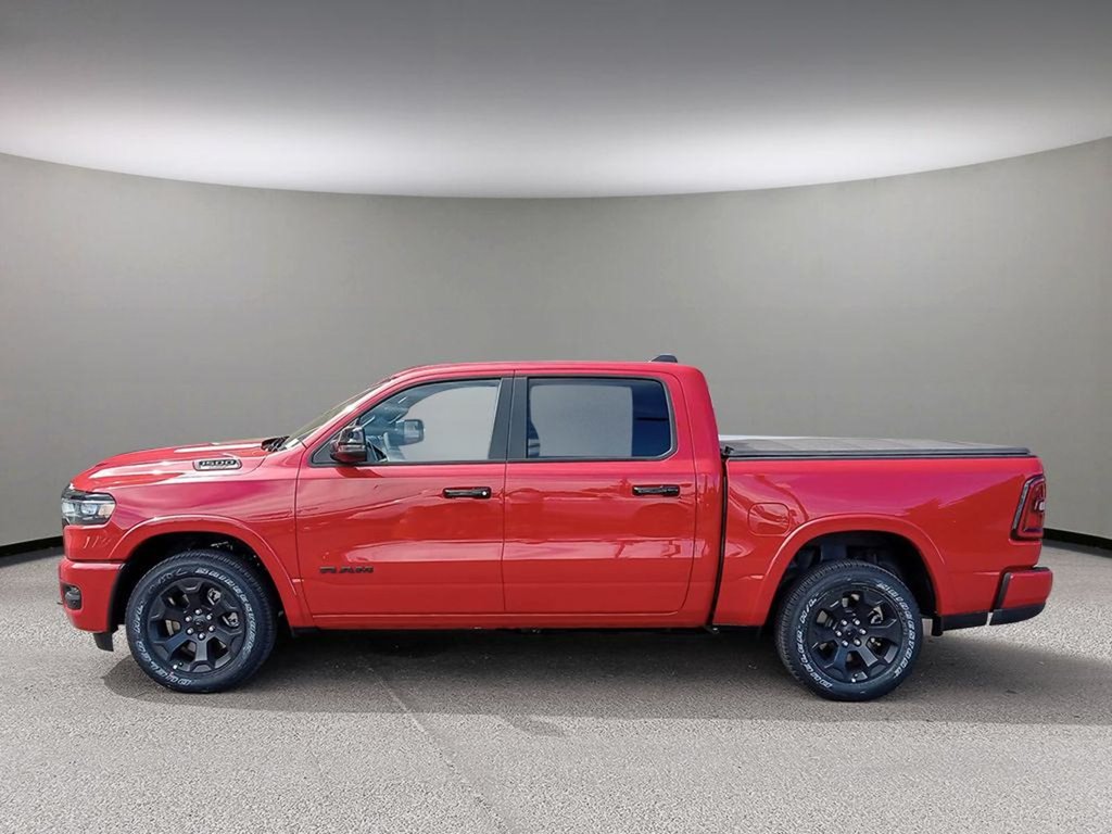 2025 Ram 1500 BIG HORN NIGHT EDITION IN FLAME RED EQUIPPED WITH A 3.0L TWIN TURBO I6 , 4X4 , 8SPD AUTO , 125L TANK , PANO SUNROOF , TONNEAU CO-2