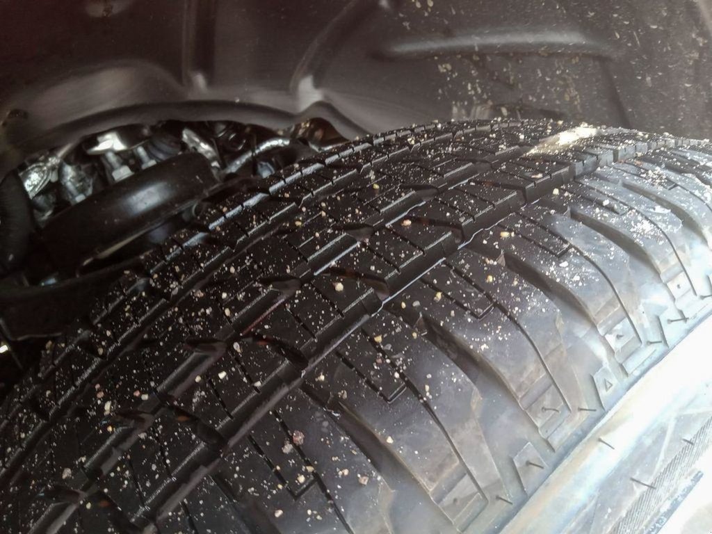 2025 Ram 1500 BIG HORN NIGHT EDITION IN FLAME RED EQUIPPED WITH A 3.0L TWIN TURBO I6 , 4X4 , 8SPD AUTO , PANO SUNROOF , TONNEAU COVER , BIG HO-6