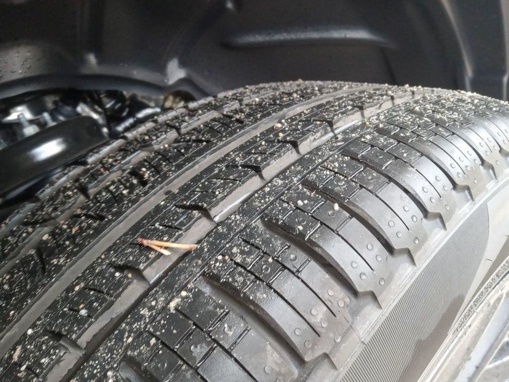 2025 Ram 1500 SPORT IN BRIGHT WHITE EQUIPPED WITH A 3.0L TWIN TURBO HURRICANE I6 , 4X4 , 8SPD AUTO , SPORT HOOD , PANORAMIC SUNROOF , 22INCH A-6