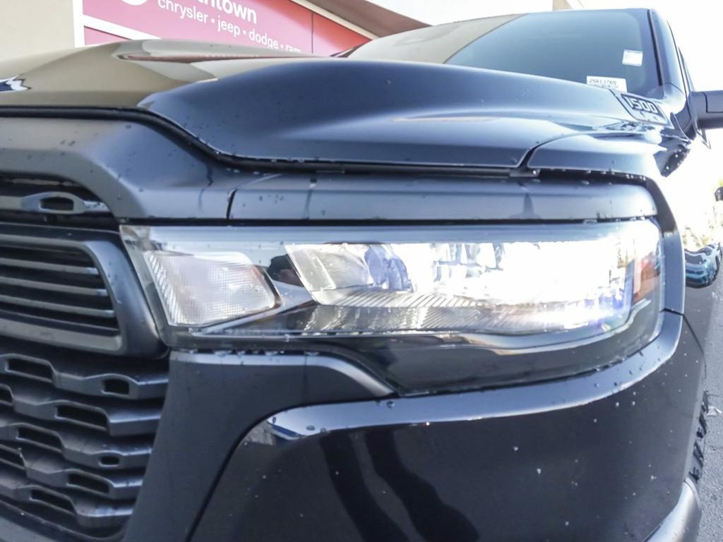 2025 Ram 1500 WARLOCK IN DIAMOND BLACK EQUIPPED WITH A 3.0L TWIN TURBO HURRICANE I6 , 4X4 , 8SPD AUTO , BACKUP CAM , PERF SHOCK ABSORBERS , 18-7