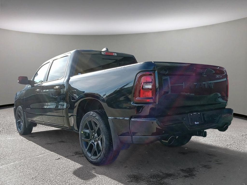 2025 Ram 1500 SPORT NIGHT EDITION IN DIAMOND BLACK EQUIPPED WITH A 3.0L TWIN TURBO I6 , 4X4 , 8SPD AUTO , PANORAMIC SUNROOF , SPORT LVL 1 , LE-3