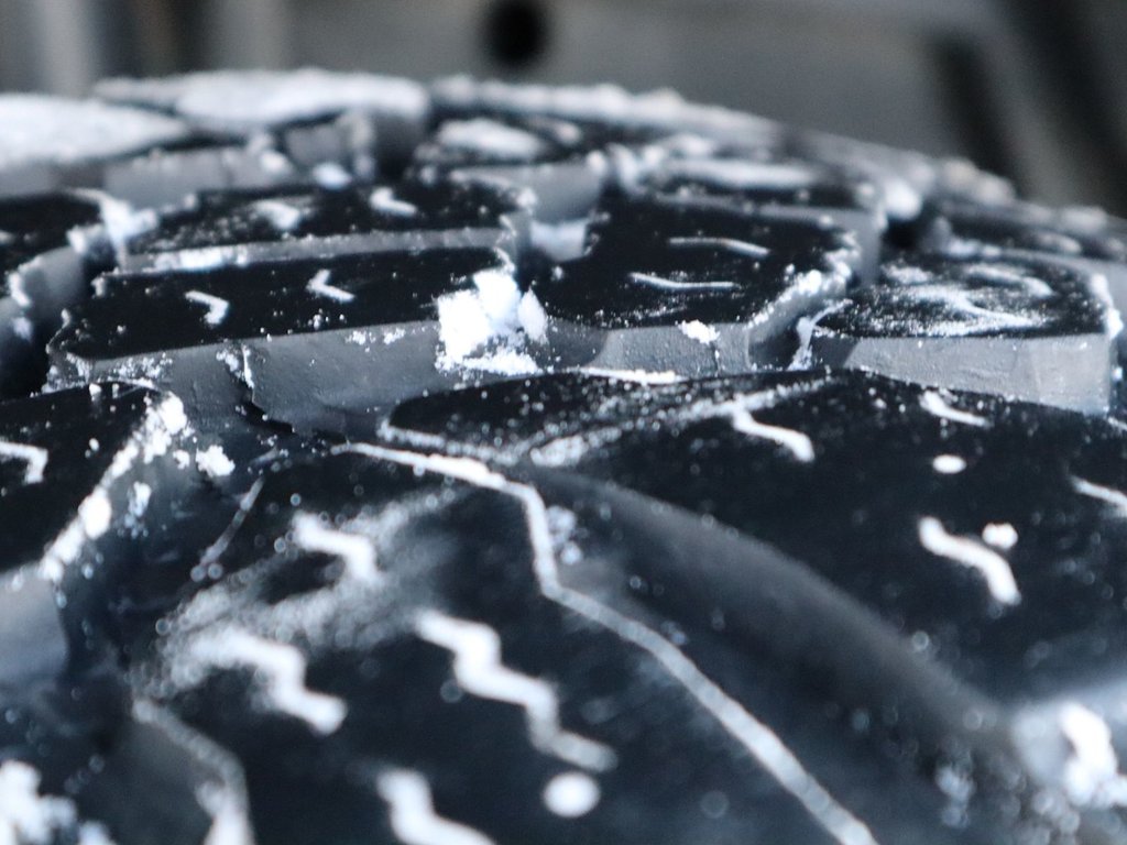 2017 Ram 2500 LIMITED MEGA CAB IN RED PEARL EQUIPPED WITH A 6.7L CUMMINS TURBO DIESEL I6 , 4X4 , 6SPD AUTO , REAR AUTO LVL AIR SUSPENSION , SU-5