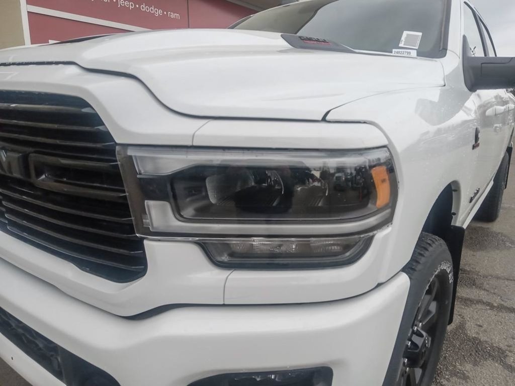 2024 Ram 2500 LARAMIE NIGHT EDITION IN BRIGHT WHITE EQUIPPED WITH A 6.7L CUMMINS TURBO DIESEL I6 , 4X4 , 6SPD AUTO , SUNROOF , LARAIE LEVEL B-7