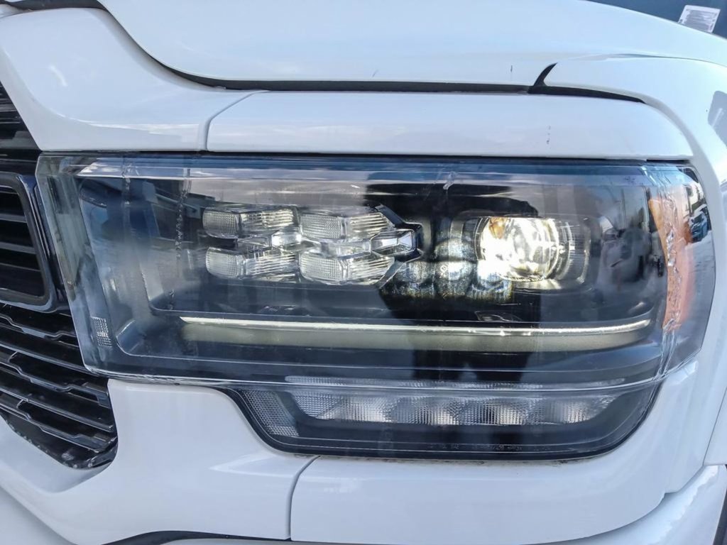 2024 Ram 2500 LIMITED NIGHT EDITION IN BRIGHT WHITE EQUIPPED WITH A 6.7L CUMMINS TURBO DIESEL , 4X4 , 6SPD AUTO , LIMITED LVL 1 , TONNEAU , SU-7