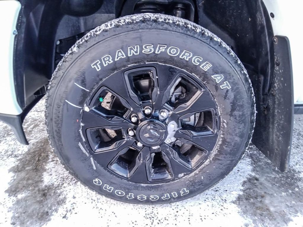 2024 Ram 2500 LIMITED NIGHT EDITION IN BRIGHT WHITE EQUIPPED WITH A 6.7L CUMMINS TURBO DIESEL , 4X4 , 6SPD AUTO , LIMITED LVL 1 , TONNEAU , SU-5