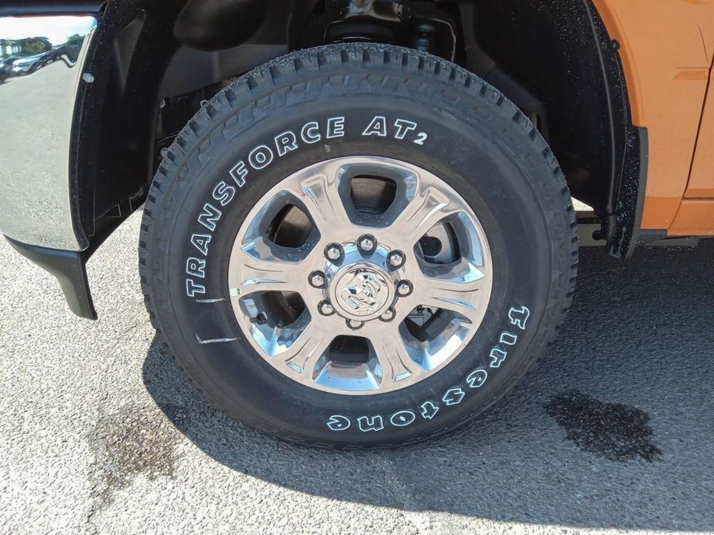 2024 Ram 2500 BIG HORN IN OMAHA ORANGE EQUIPPED WITH A 6.7L CUMMINS TURBO DIESEL I6 , 4X4 , 6SPD AUTO , 12INCH W/NAV , REMOTE START , ALPINE A-5