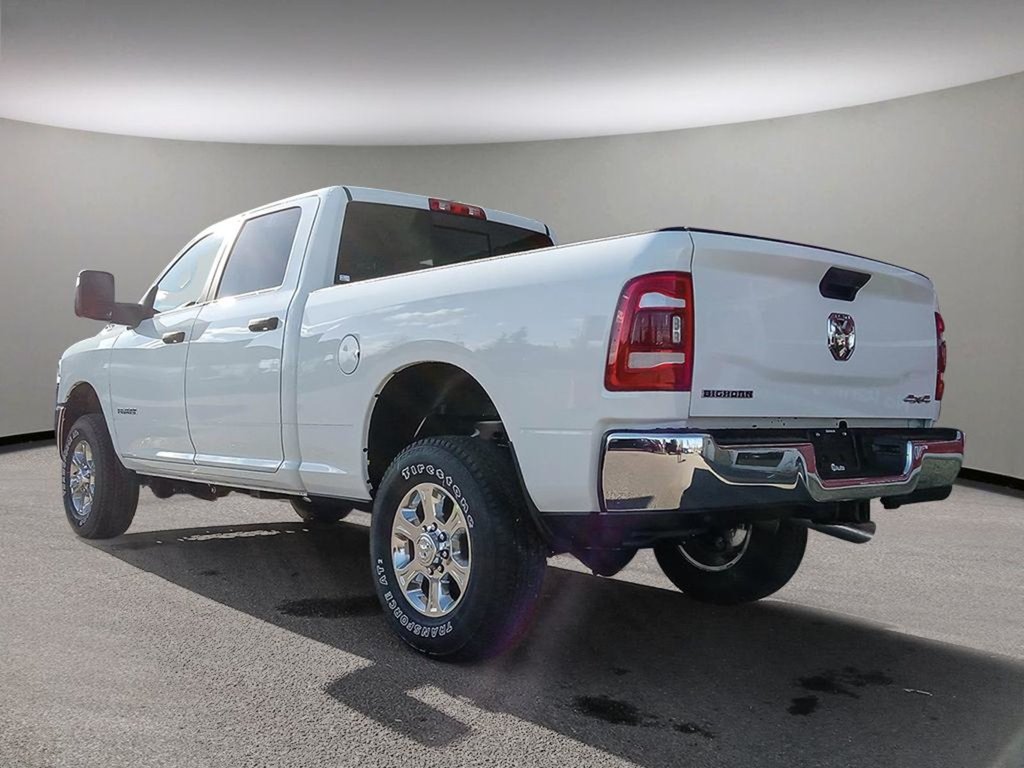 2024 Ram 2500 BIG HORN IN BRIGHT WHITE EQUIPPED WITH A 6.4L HEMI V8 , 4X4 , 8SPD AUTO , 18INCH RIMS , ALPINE UADIO , LVL 2 EQUIPMENT GROUP , O-3
