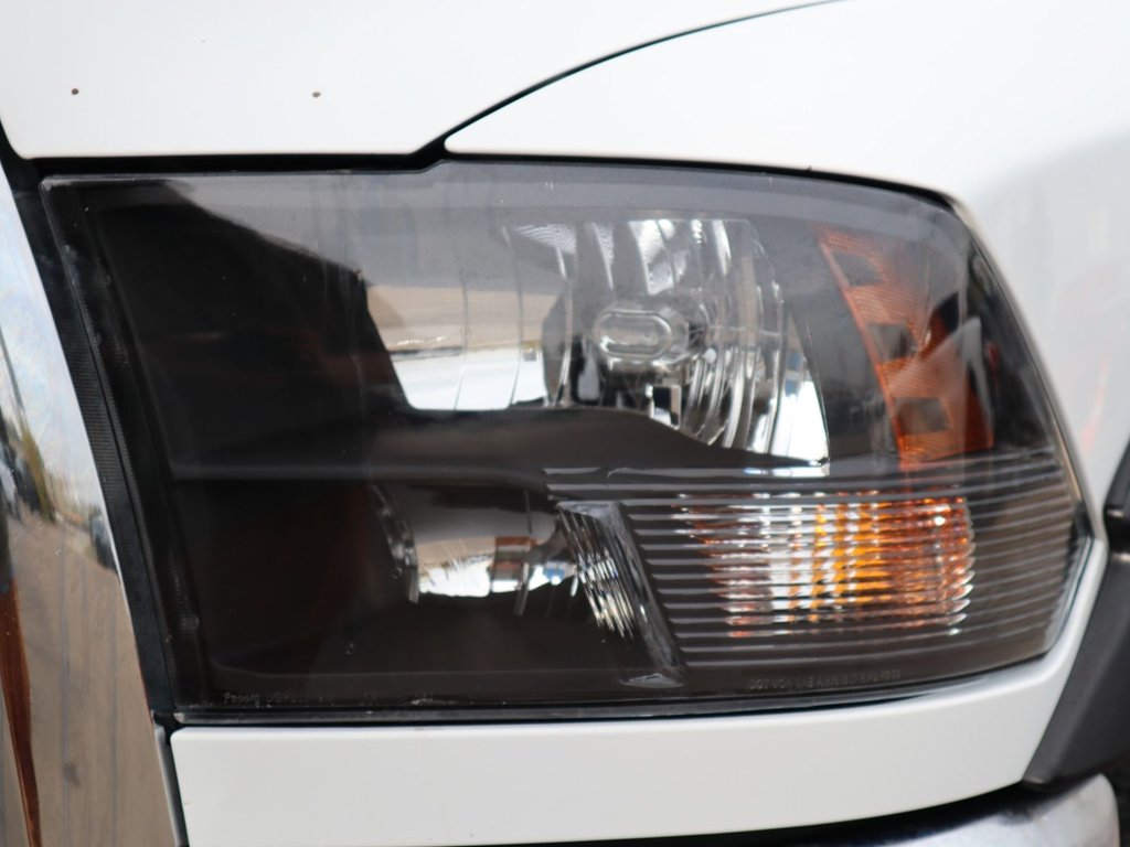 2016 Ram 3500 SLT IN BRIGHT WHITE EQUIPPED WITH A 5.7L HEMI V8 , 4X4 , 6 SPD AUTO , 6SPEAKER AUDIO , PWR WINDOWS/LOCKS , AC , CRUISE-3