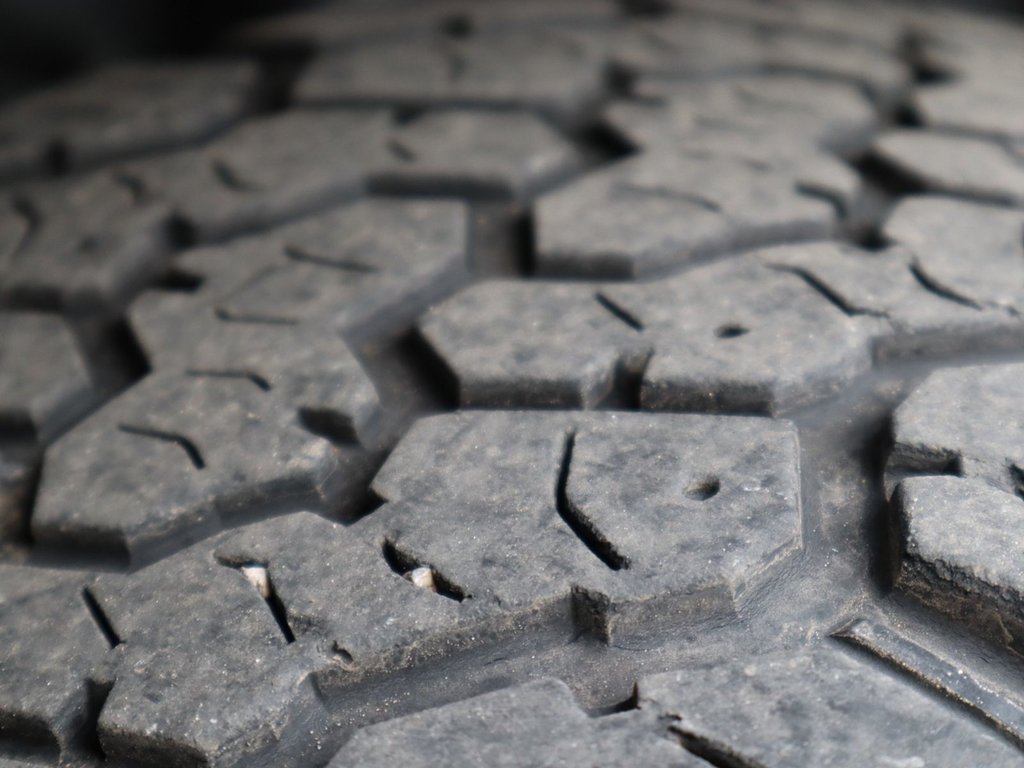 2018 Ram 3500 LIMITED IN RED PEARL EQUIPPED WITH A 6.7L CUMMINS TURBO DIESEL I6 , 4X4 , 6SPD AUTO , RUNNING BOARDS , 5TH WHEEL & GOOSENECK TOW-5