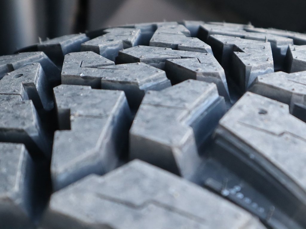 2020 Ram 3500 BIG HORN IN BRIGHT WHITE EQUIPPED WITH A 6.4L HEMI V8 , 4X4 , 8SPD AUTO , 18INCH RIMS , PROTECTION GROUP , PWR DRIVER SEAT , BAC-5