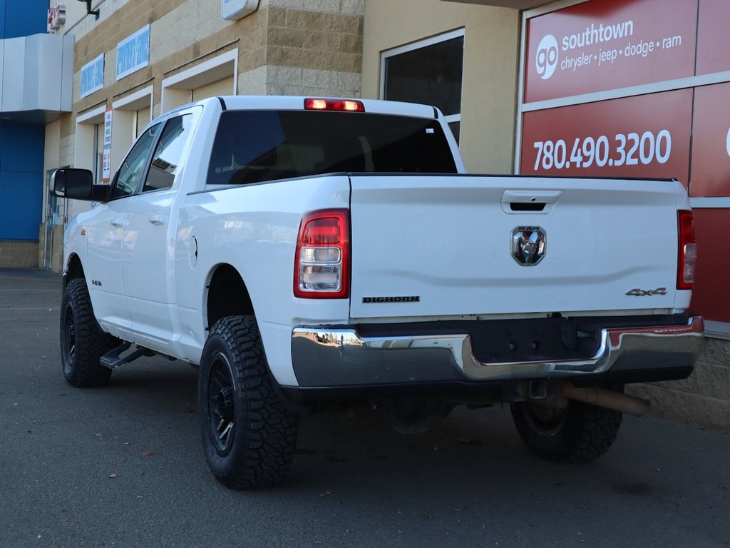 2020 Ram 3500 BIG HORN IN BRIGHT WHITE EQUIPPED WITH A 6.4L HEMI V8 , 4X4 , 8SPD AUTO , 18INCH RIMS , PROTECTION GROUP , PWR DRIVER SEAT , BAC-7