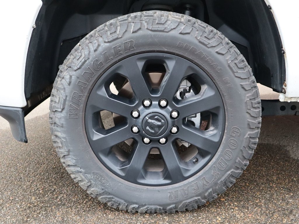 2023 Ram 3500 LARAMIE IN BRIGHT WHITE EQUIPPED WITH A 6.7L CUMMINS TURBO DIESEL I6 , 4X4 , 6SPD AUTO , REAR AUTO LVL AIR SUSPENSION , LARAMIE-4