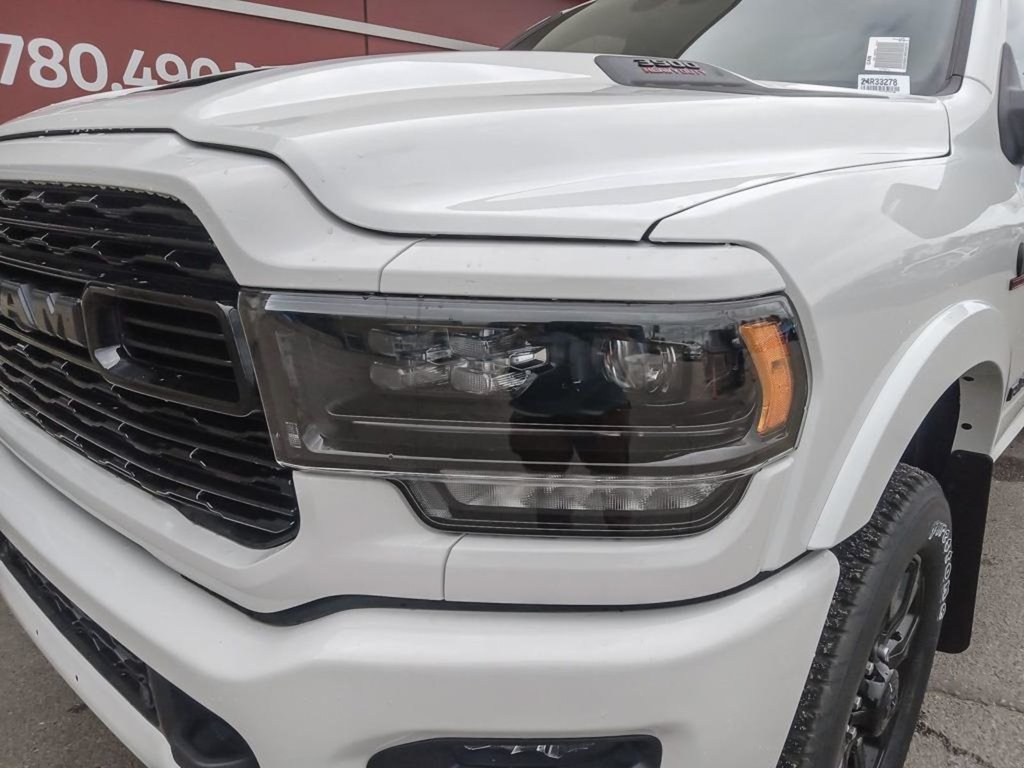 2024 Ram 3500 LIMITED NIGHT EDITION IN BRIGHT WHITE EQUIPPED WITH A 6.7L CUMMINS TURBO DIESEL I6 , 4X4 , 6SPD AUTO , SUNROOF , LIMITED LVL 1 ,-7