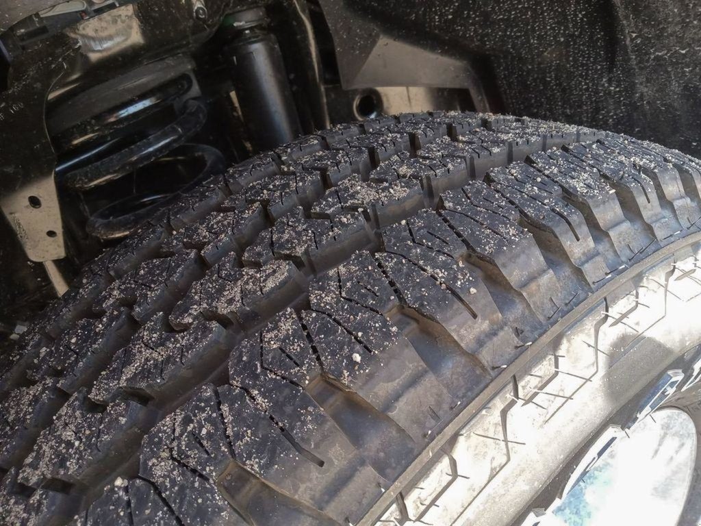 2024 Ram 3500 BIG HORN IN OMAHA ORANGE EQUIPPED WITH A 6.7L CUMMINS HO TURBO DIESEL I6 , 4X4 , 6SPD AISIN HD AUTO , 12INCH W/NAV , ALPINE AUDI-6