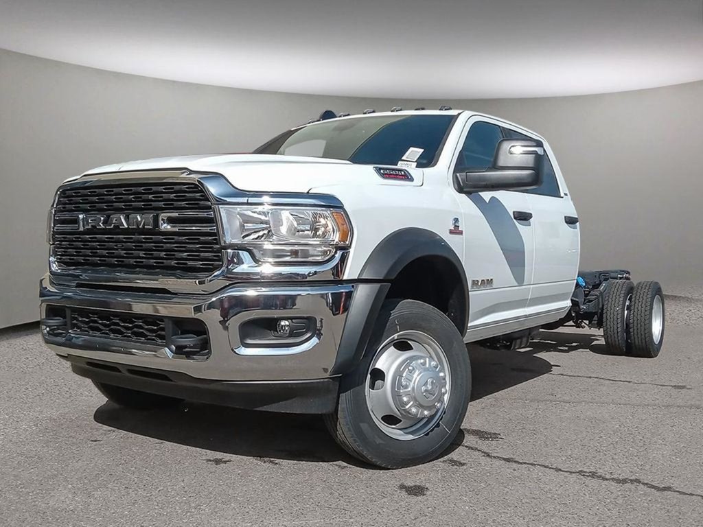 2024 Ram 5500 Chassis SLT IN BRIGHT WHITE EQUIPPED WITH A 6.7L CUMMINS TURBO DIESEL I6 , 4X4 , 6SPD AISIN HD AUTO , BACKUP ALARM , 8.4INCH TOUCHSCREEN-0