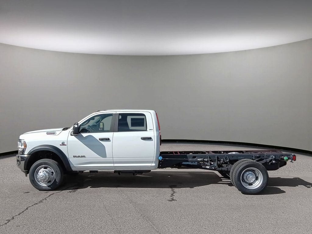 2024 Ram 5500 Chassis SLT IN BRIGHT WHITE EQUIPPED WITH A 6.7L CUMMINS TURBO DIESEL I6 , 4X4 , 6SPD AISIN HD AUTO , BACKUP ALARM , 8.4INCH TOUCHSCREEN-2