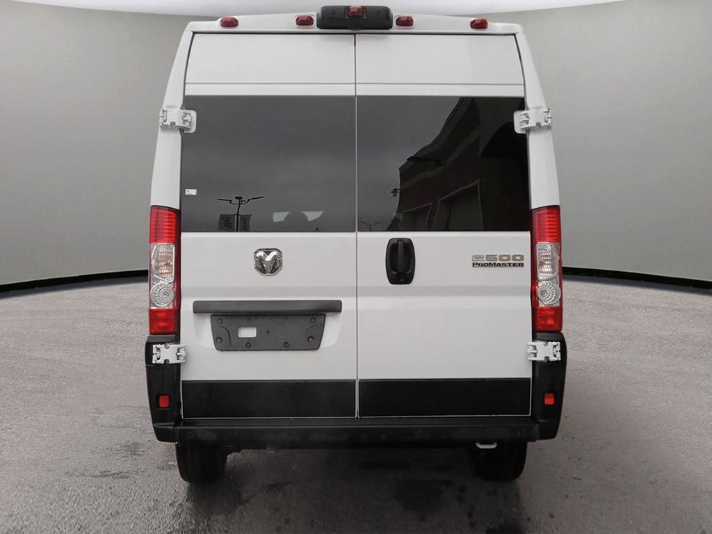 2025 Ram ProMaster Cargo Van SLT HIGH ROOF IN BRIGHT WHITE EQUIPPED WITH A 3.6L V6 , FWD , 9SPD AUTO , BACKUP CAM , FCW , APPLE CARPLAY/ANDROID AUTO , BLUETO-4