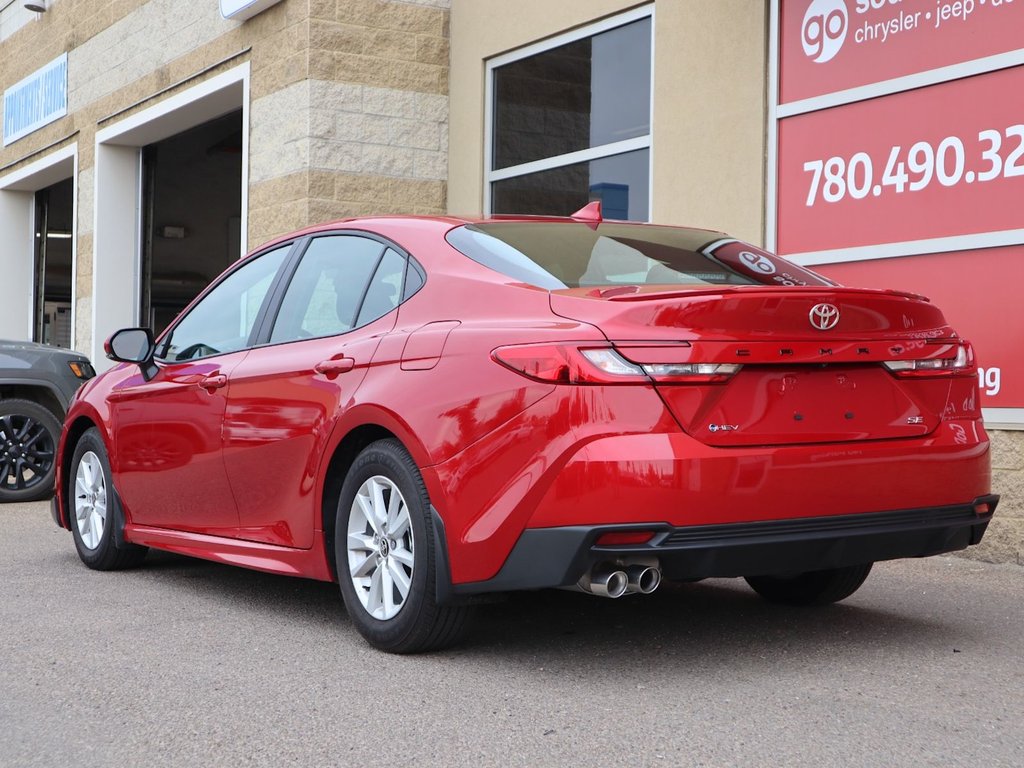 2025 Toyota Camry SE IN CHERRY RED EQUIPPED WITH A 2.5L HYBRID E4 ENGINE , FWD , CVT AUTO , SYNTHETIC LEATHER HEATED SEATS , DIGITAL DASH , BACKUP-7