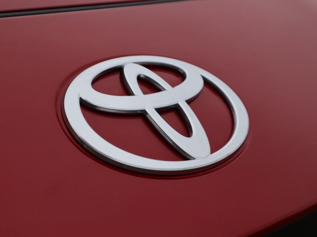 2025 Toyota Camry SE IN CHERRY RED EQUIPPED WITH A 2.5L HYBRID E4 ENGINE , FWD , CVT AUTO , SYNTHETIC LEATHER HEATED SEATS , DIGITAL DASH , BACKUP-2