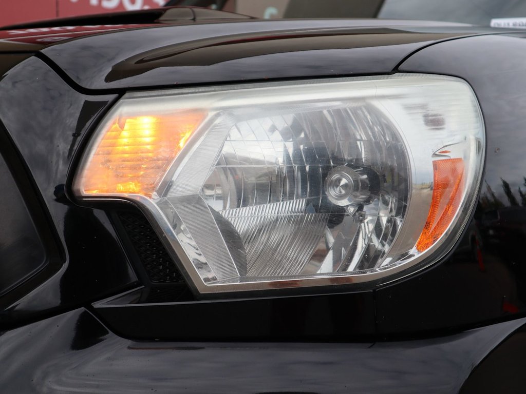 2014 Toyota Tacoma X RUNNER - MANUAL, BLACK, MANUAL, 4.0L V6, SUPER LOW KMS, RARE!-3