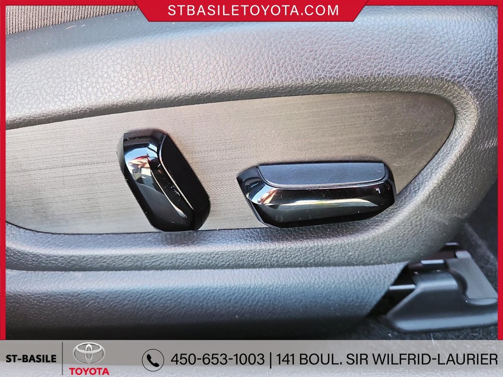 Lexus UX 300H HYBRIDE AWD TOIT OUVRANT SIEGES VENTILÉS/CUIR 2025 à Saint-Basile-Le-Grand, Québec - 14 - w1024h768px