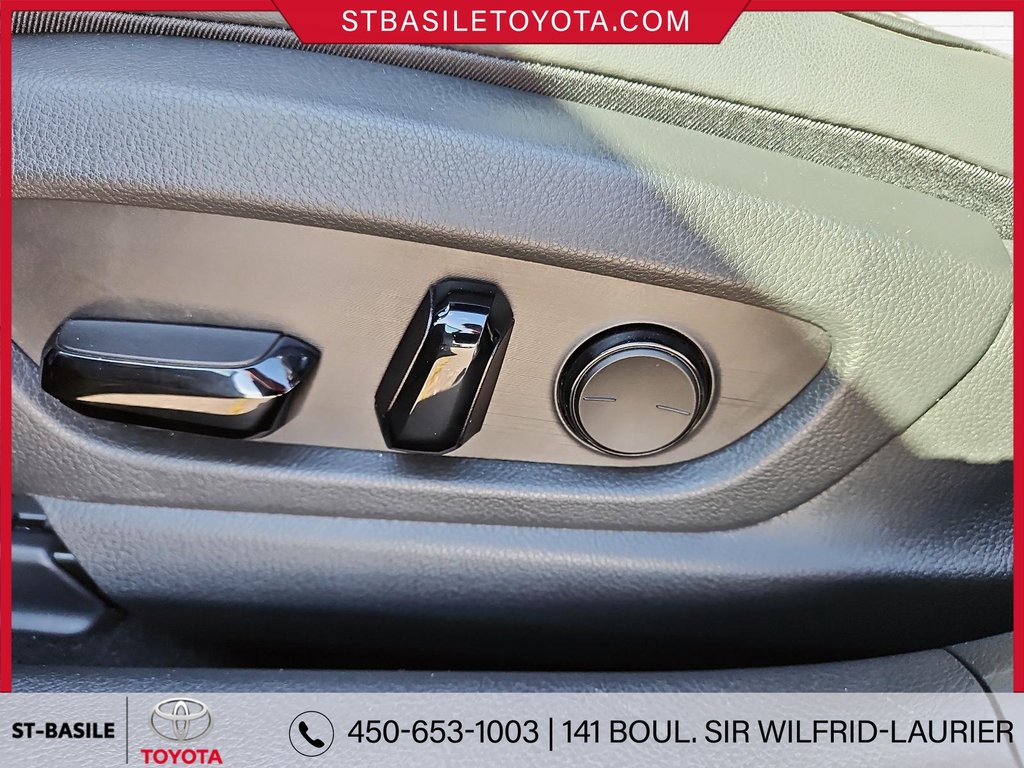 Lexus UX 300H HYBRIDE AWD TOIT OUVRANT SIEGES VENTILÉS/CUIR 2025 à Saint-Basile-Le-Grand, Québec - 10 - w1024h768px