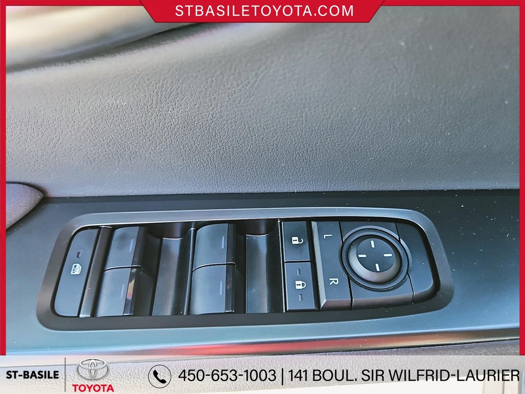 Lexus UX 300H HYBRIDE AWD TOIT OUVRANT SIEGES VENTILÉS/CUIR 2025 à Saint-Basile-Le-Grand, Québec - 16 - w1024h768px