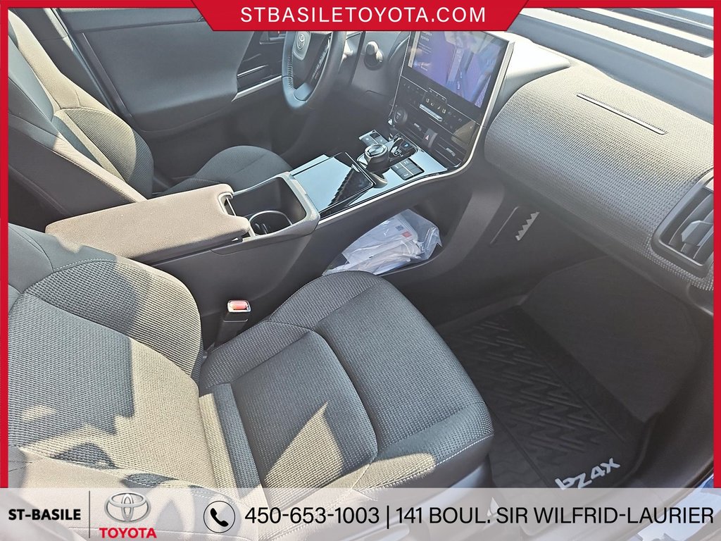Toyota BZ4X LE FWD SIÈGES/VOLANT CHAUFFANT COFFRE AUTO 2023 à Saint-Basile-Le-Grand, Québec - 15 - w1024h768px