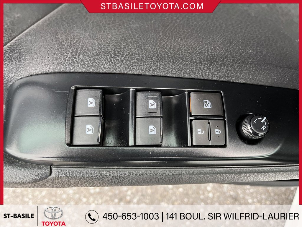 2018  Camry Hybrid SE MAGS CUIR TOIT CAMERA SIEGES CHAUFFANTS in Saint-Basile-Le-Grand, Quebec - 16 - w1024h768px