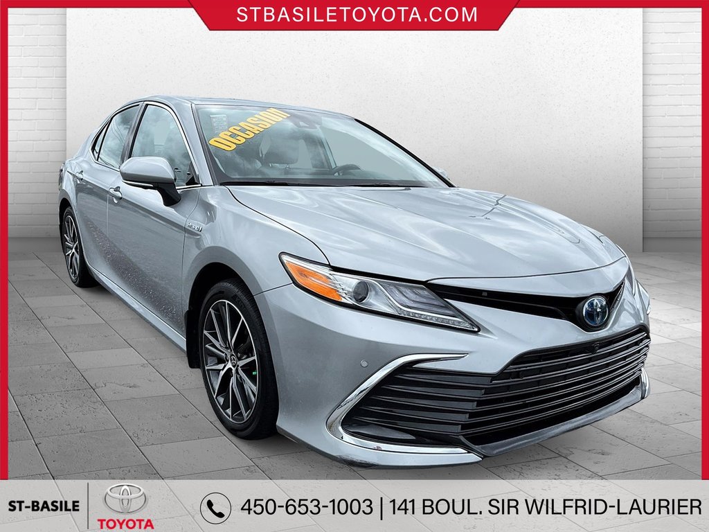 2021  Camry Hybrid XLE in Saint-Basile-Le-Grand, Quebec - 3 - w1024h768px