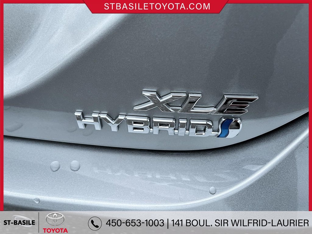 2021  Camry Hybrid XLE in Saint-Basile-Le-Grand, Quebec - 8 - w1024h768px