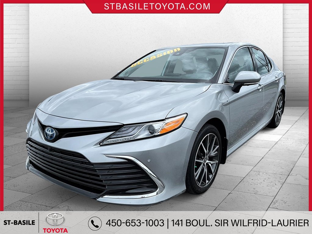 2021  Camry Hybrid XLE in Saint-Basile-Le-Grand, Quebec - 1 - w1024h768px