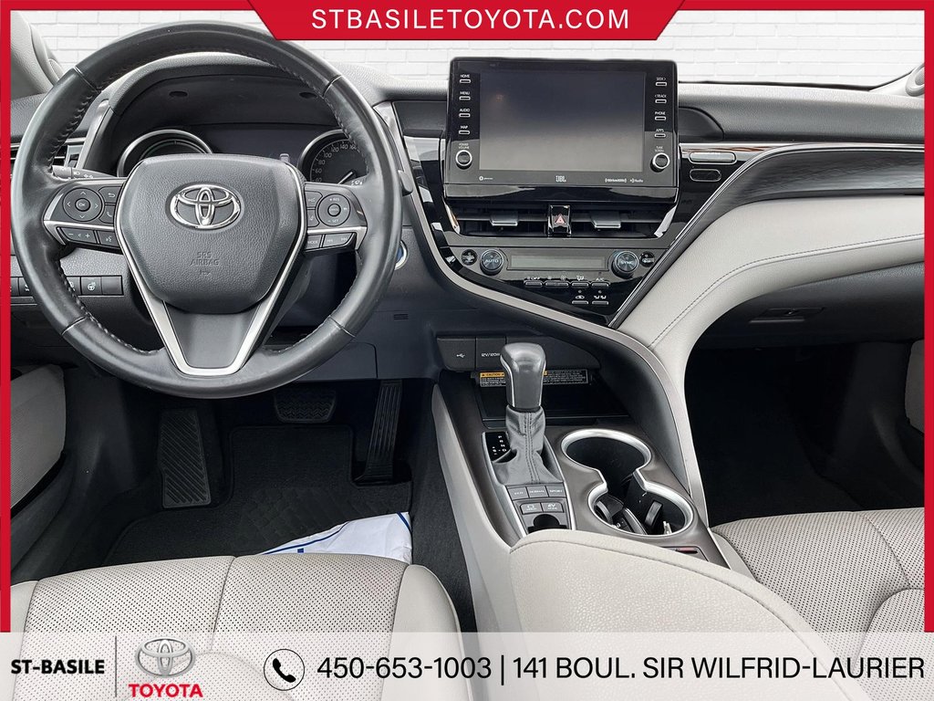 2021  Camry Hybrid XLE in Saint-Basile-Le-Grand, Quebec - 16 - w1024h768px