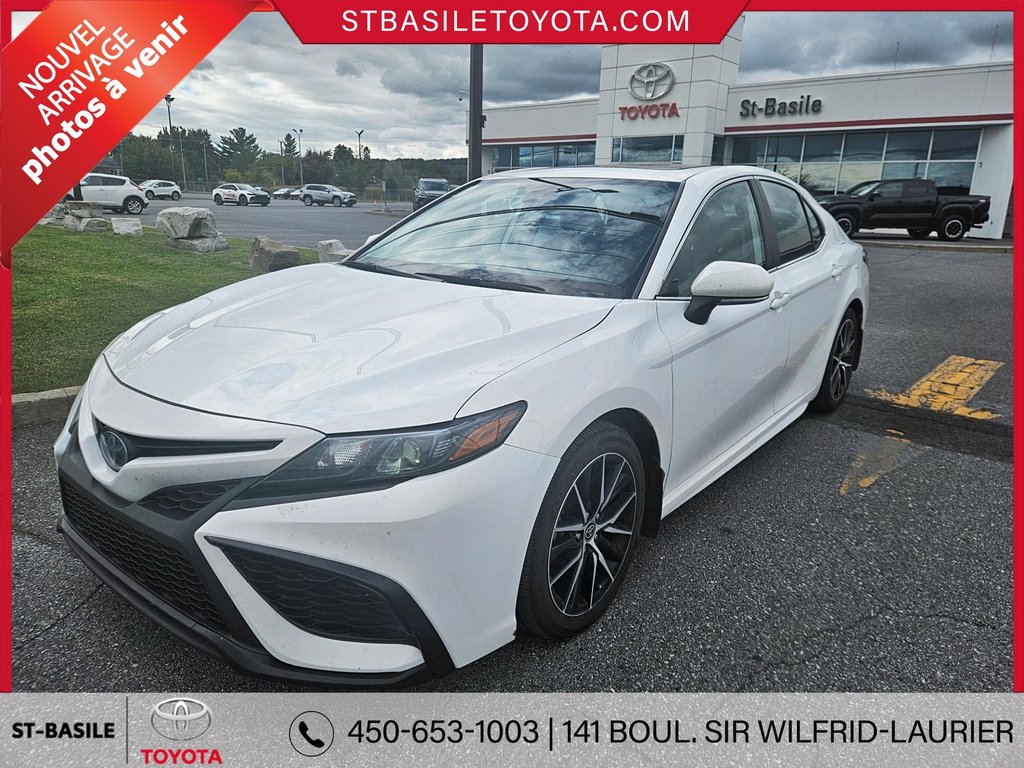 Camry Hybrid SE MAGS CUIR TOIT OUVRANT CAMERA CARPLAY 2023 à Saint-Basile-Le-Grand, Québec - 1 - w1024h768px