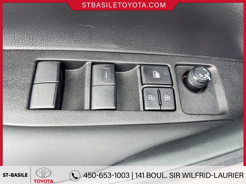 Toyota COROLLA HYBRIDE SE AWD TOIT OUVRANT SIÈGES/VOLANT CHAUFFANT 2023 à Saint-Basile-Le-Grand, Québec - 17 - w1024h768px