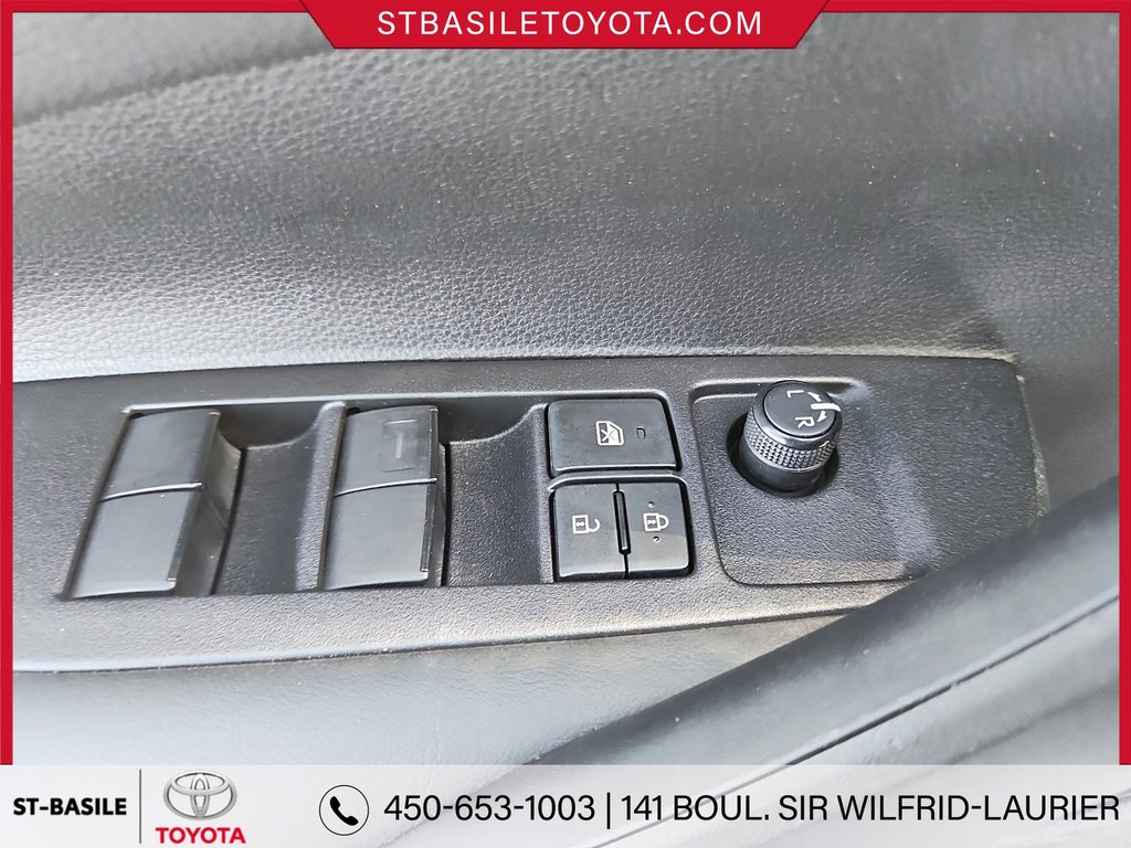 Toyota COROLLA HYBRIDE SE AWD VOLANT/SIEGES CHAUFFANTS CARPLAY 2023 à Saint-Basile-Le-Grand, Québec - 17 - w1024h768px