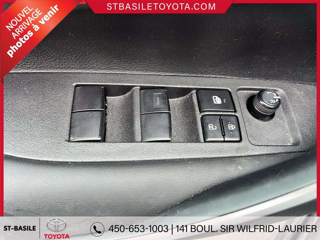 Toyota Corolla SE AMELIORÉ TOIT OUVRANT SIEGES/VOLANT CHAUFFAN 2024 à Saint-Basile-Le-Grand, Québec - 11 - w1024h768px