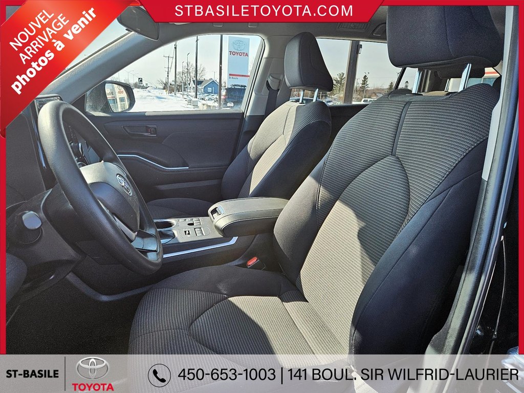 2023 Toyota Highlander LE AWD 8 PASS MAGS SIÈGES CHAUFFANTS APPLE ANDROID in Saint-Basile-Le-Grand, Quebec - 11 - w1024h768px